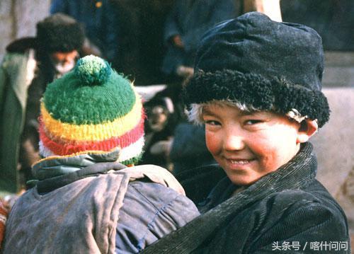 帶你維吾爾族服飾花樣較多，非常優(yōu)美，富有特色